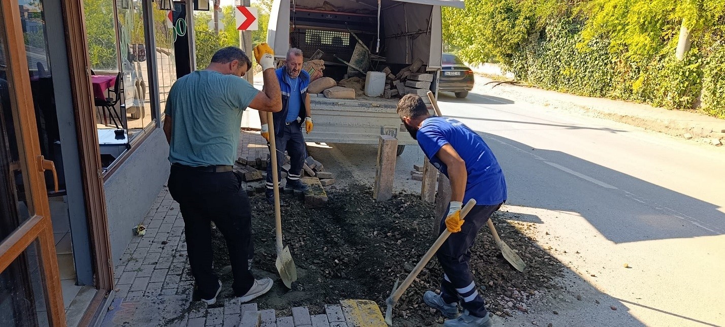 Başiskele’de kaldırımlar daha güvenli hale geliyor
