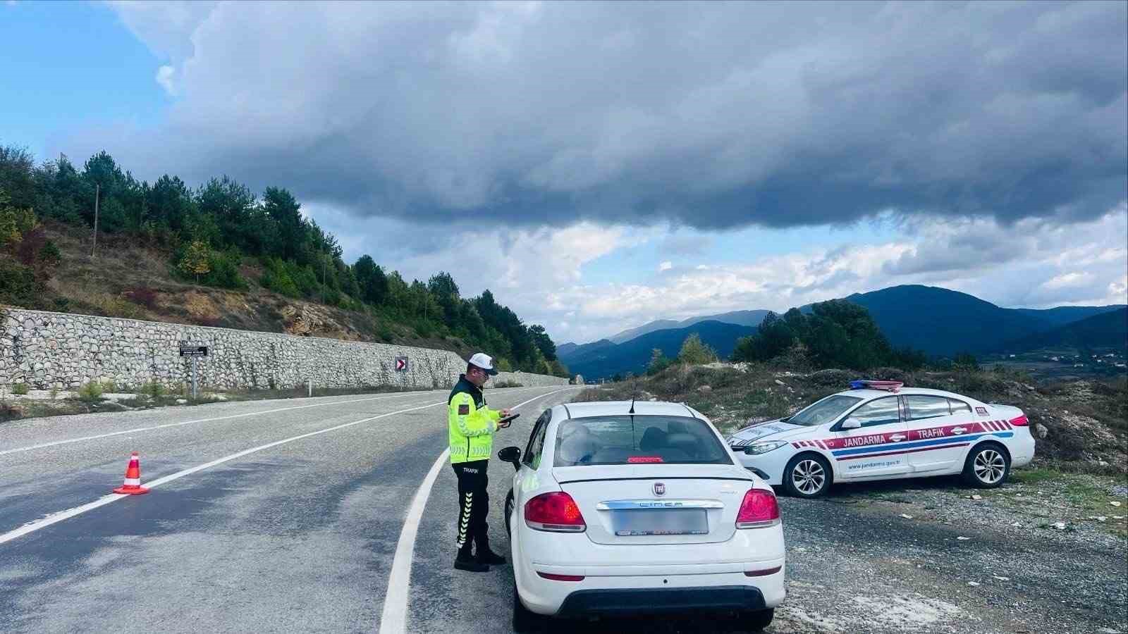 Zonguldak’ta emniyet ve jandarma ekiplerinden kapsamlı denetim