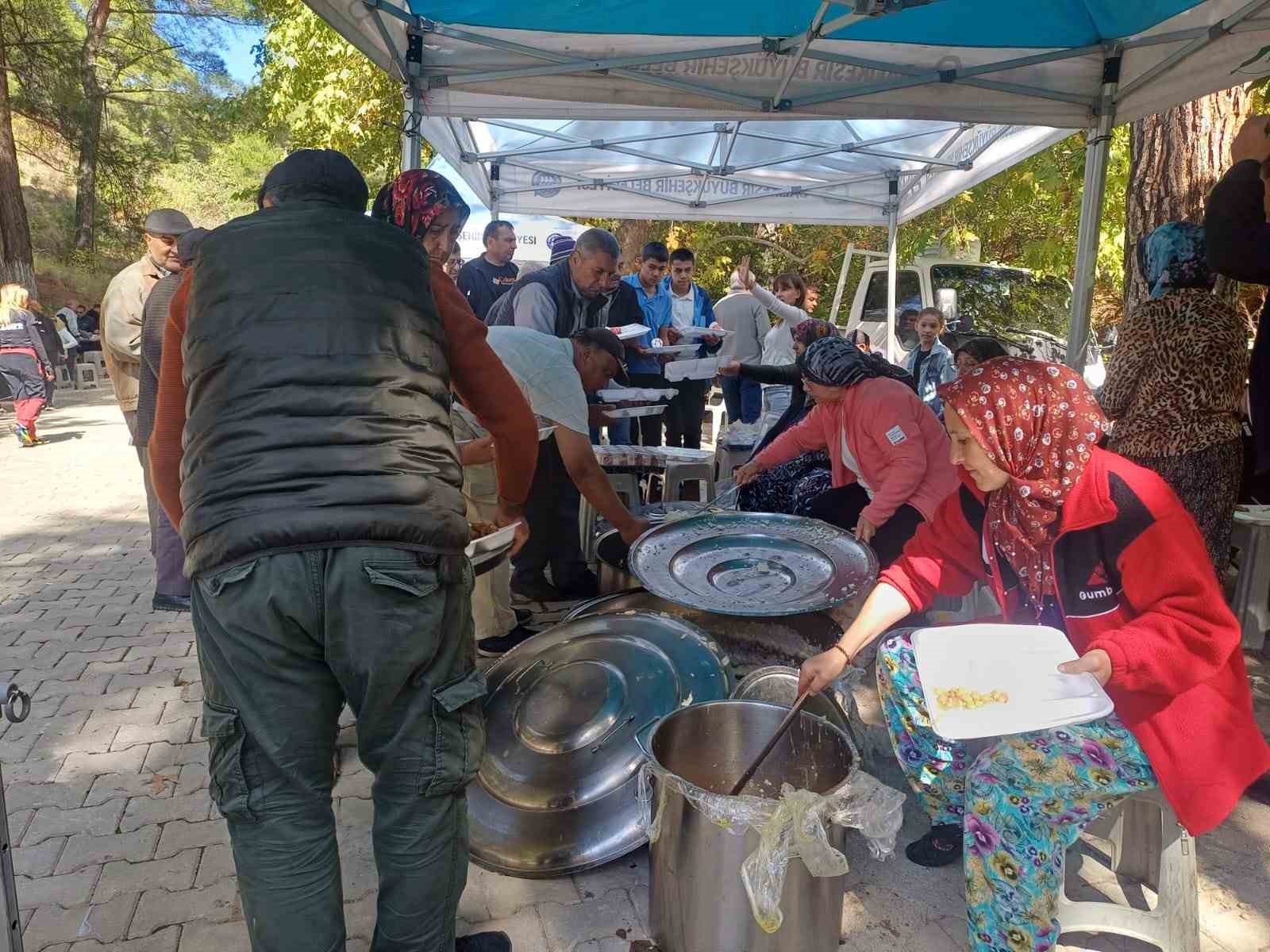 Edremit’in Dereli Mahallesi geleneksel köy hayrı gerçekleştirildi