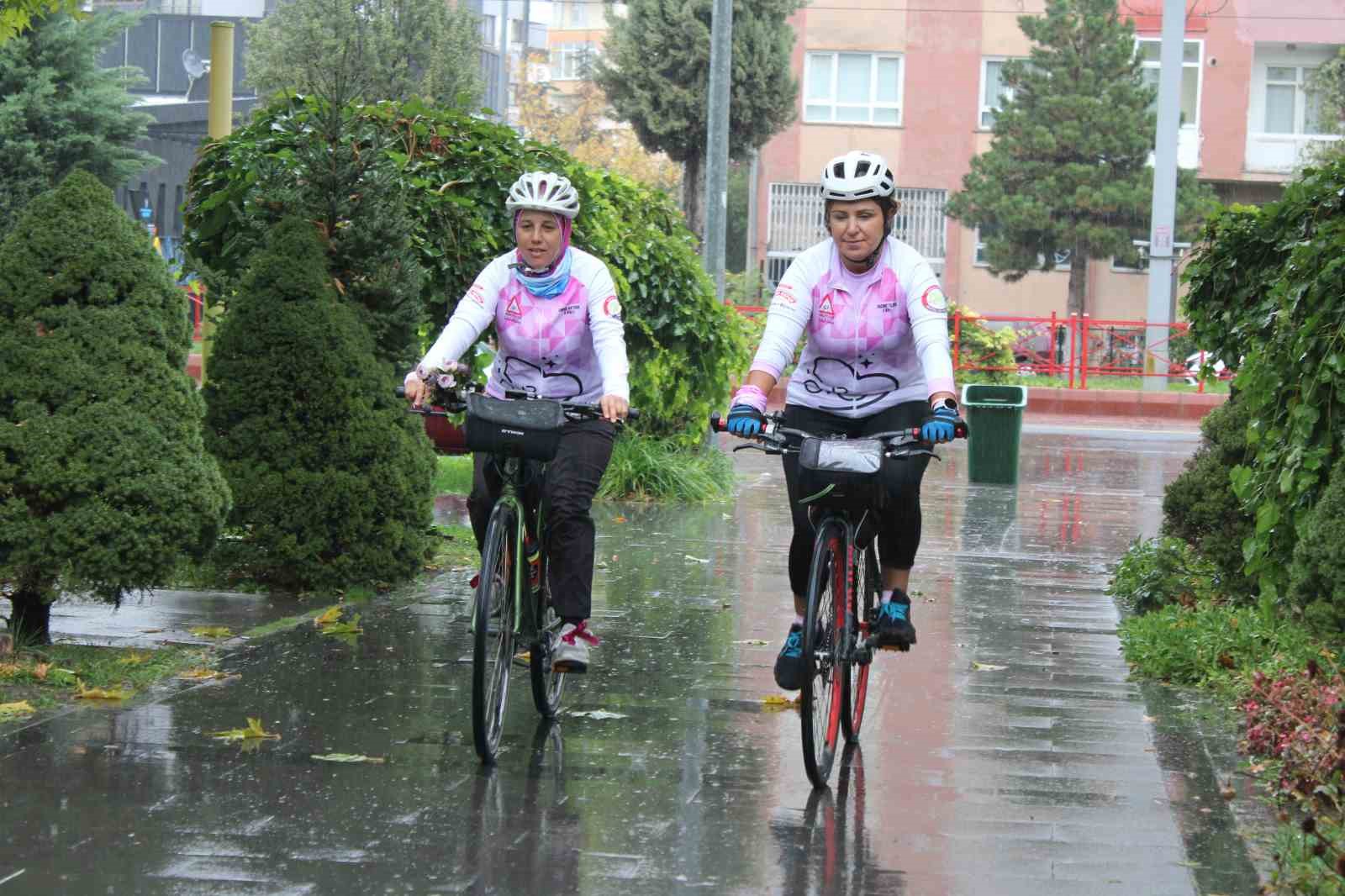 Kanseri yenen kadınlar mutluluk turuna çıktı: "Moralin bu hastalığı yenmek için ne kadar etkili olduğunu anlatıyoruz"