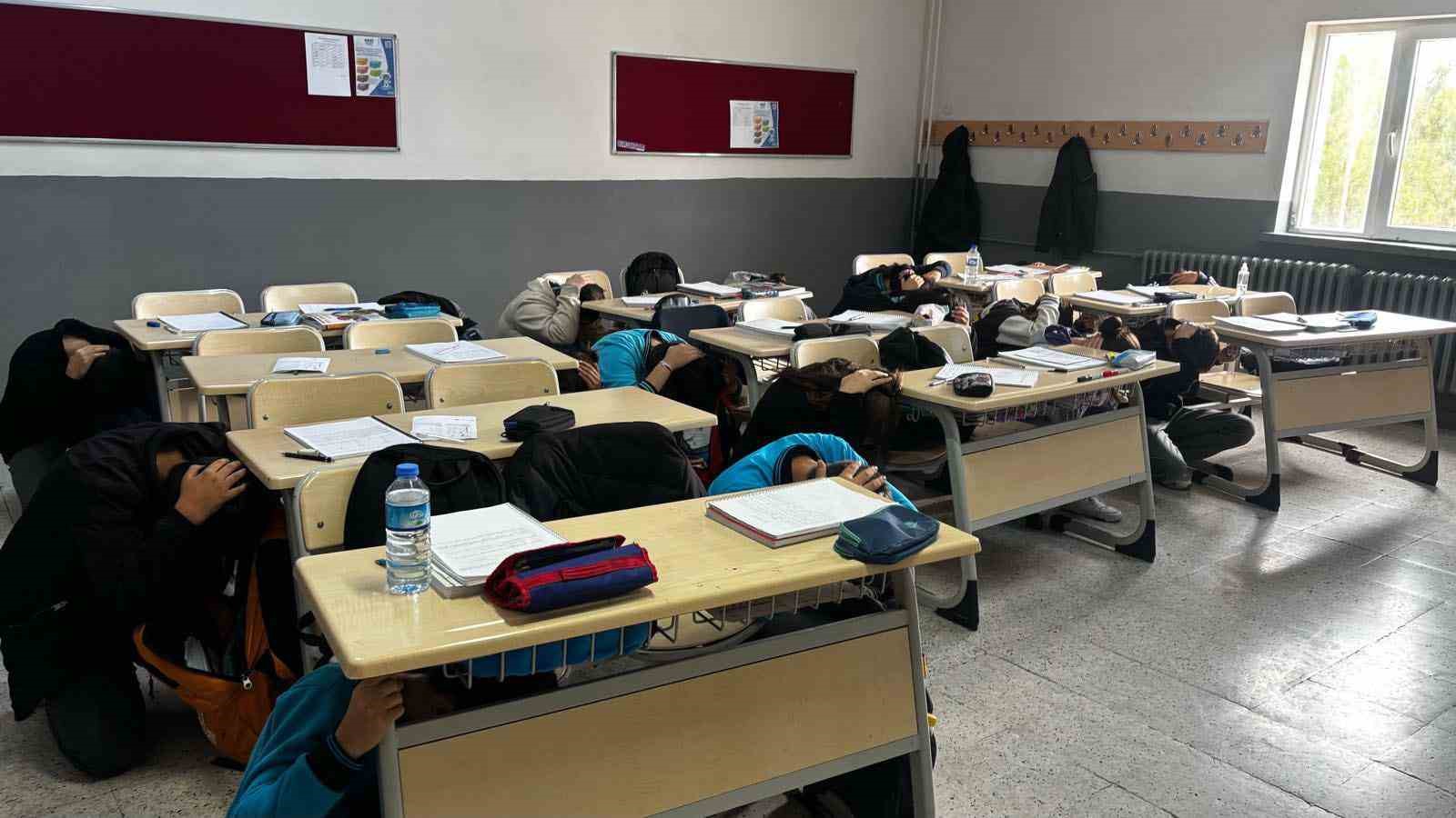 Aydıntepe&rsquo;deki t&uuml;m okullarda tahliye tatbikatı yapıldı
