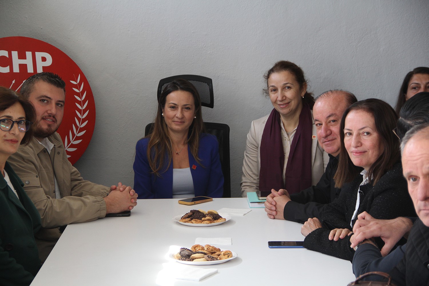 CHP İl Başkanı &Ouml;zalper, Kula&rsquo;da partisinin il&ccedil;e y&ouml;netimiyle buluştu
