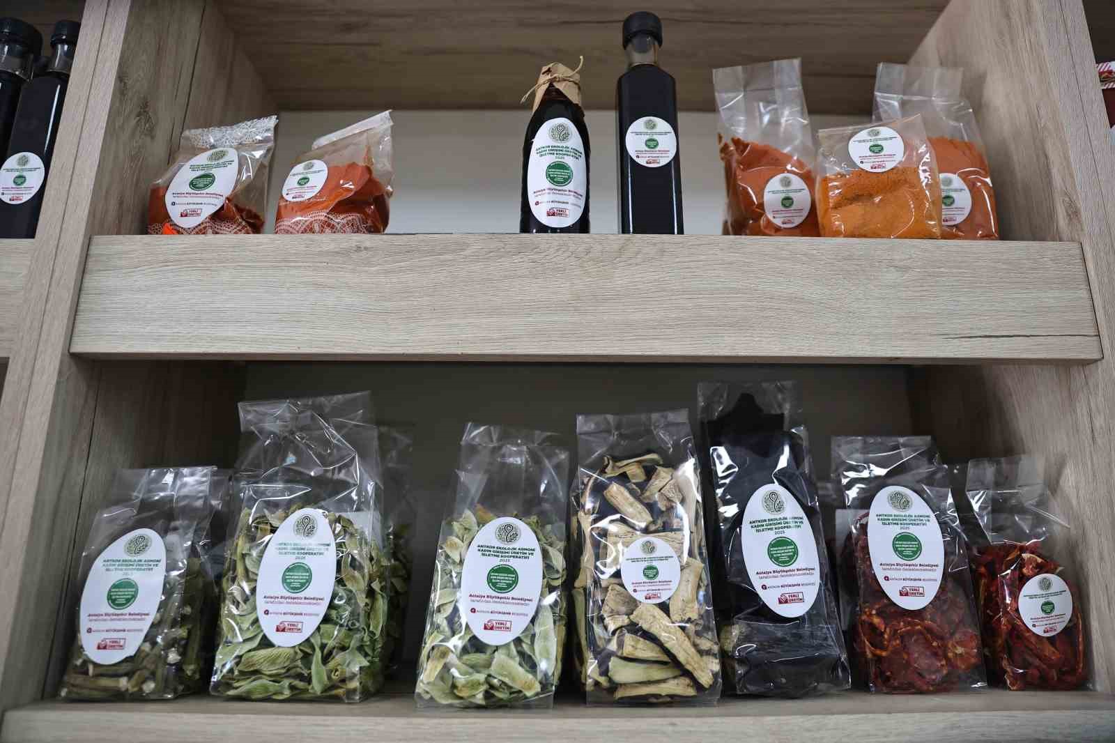 Antalya&rsquo;da kadın kooperatiflerinde kış hazırlığı başladı
