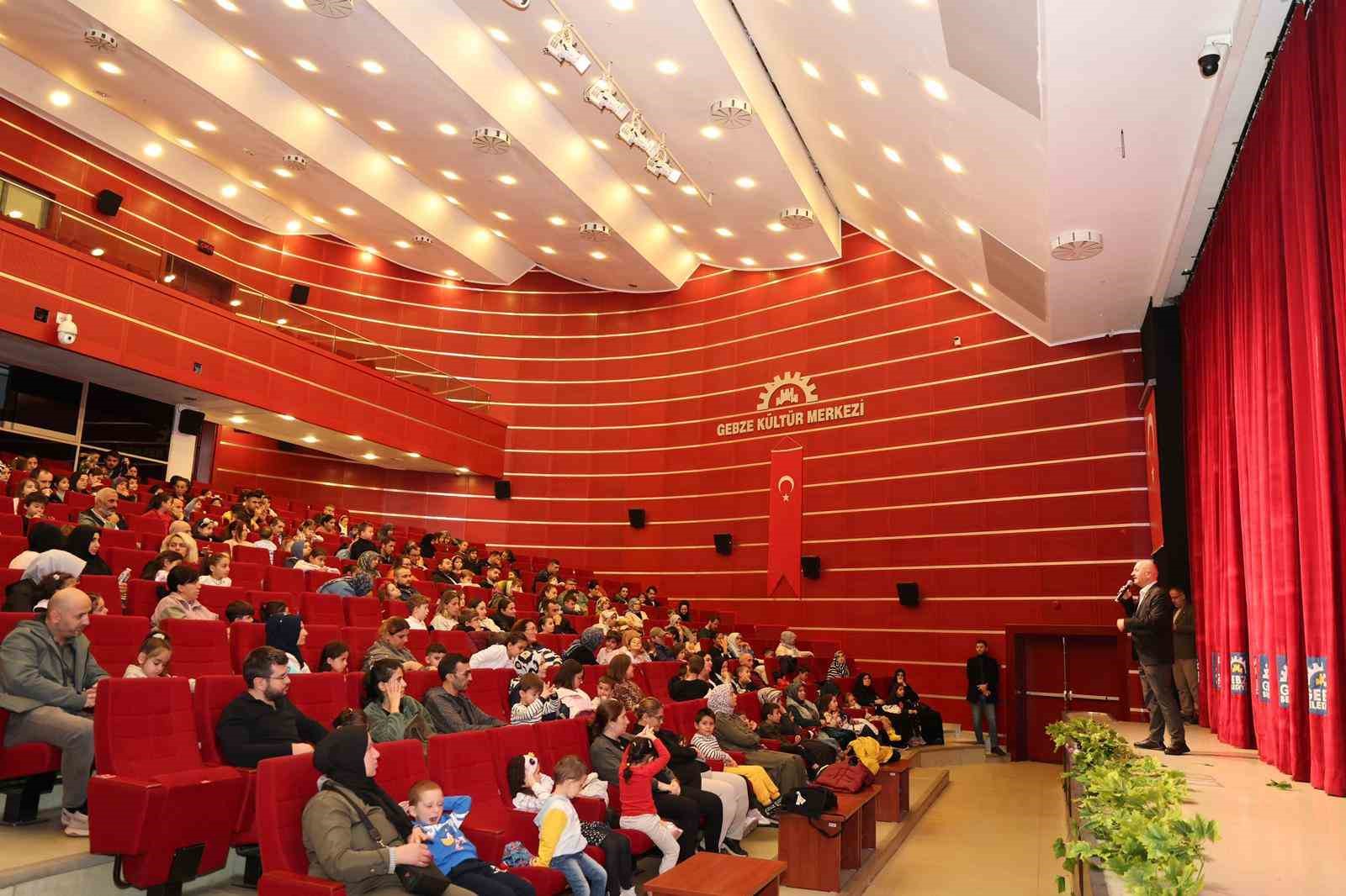 Minikler, "Beneksiz Böcek Uğur" ile keyifli anlar yaşadı
