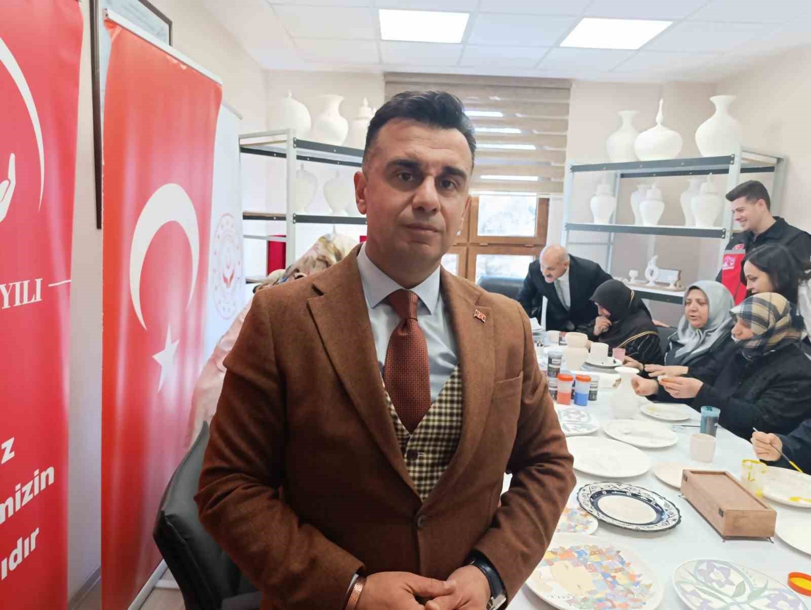 Erzurum&rsquo;da şehit yakınlarına sanatla şifa: Çini, Tezhip ve Ebru kursları başladı