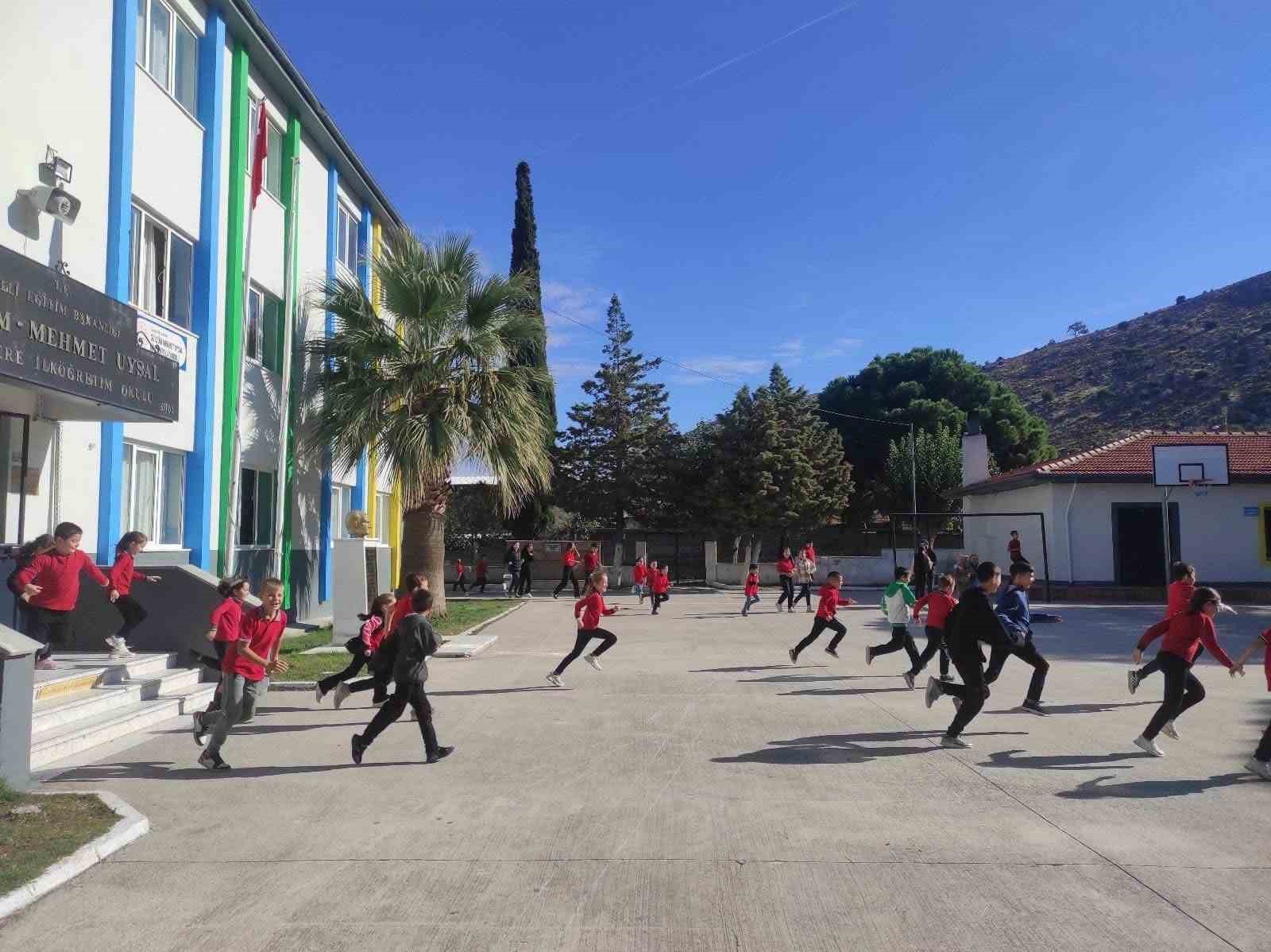 Havran’da tüm okullarda eş zamanlı tahliye tatbikatı yapıldı