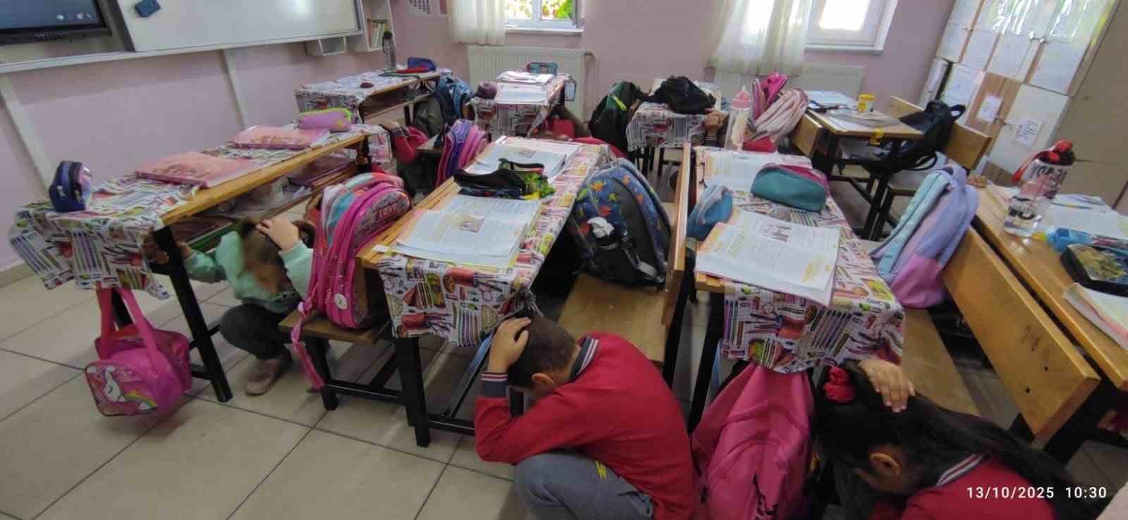 Havran&rsquo;da t&uuml;m okullarda eş zamanlı tahliye tatbikatı yapıldı
