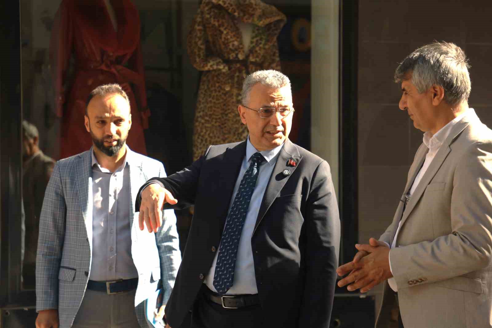 Başkan Kurnaz: "Gazi Caddesi daha modern ve daha aydınlık bir g&ouml;r&uuml;n&uuml;me kavuşacak"
