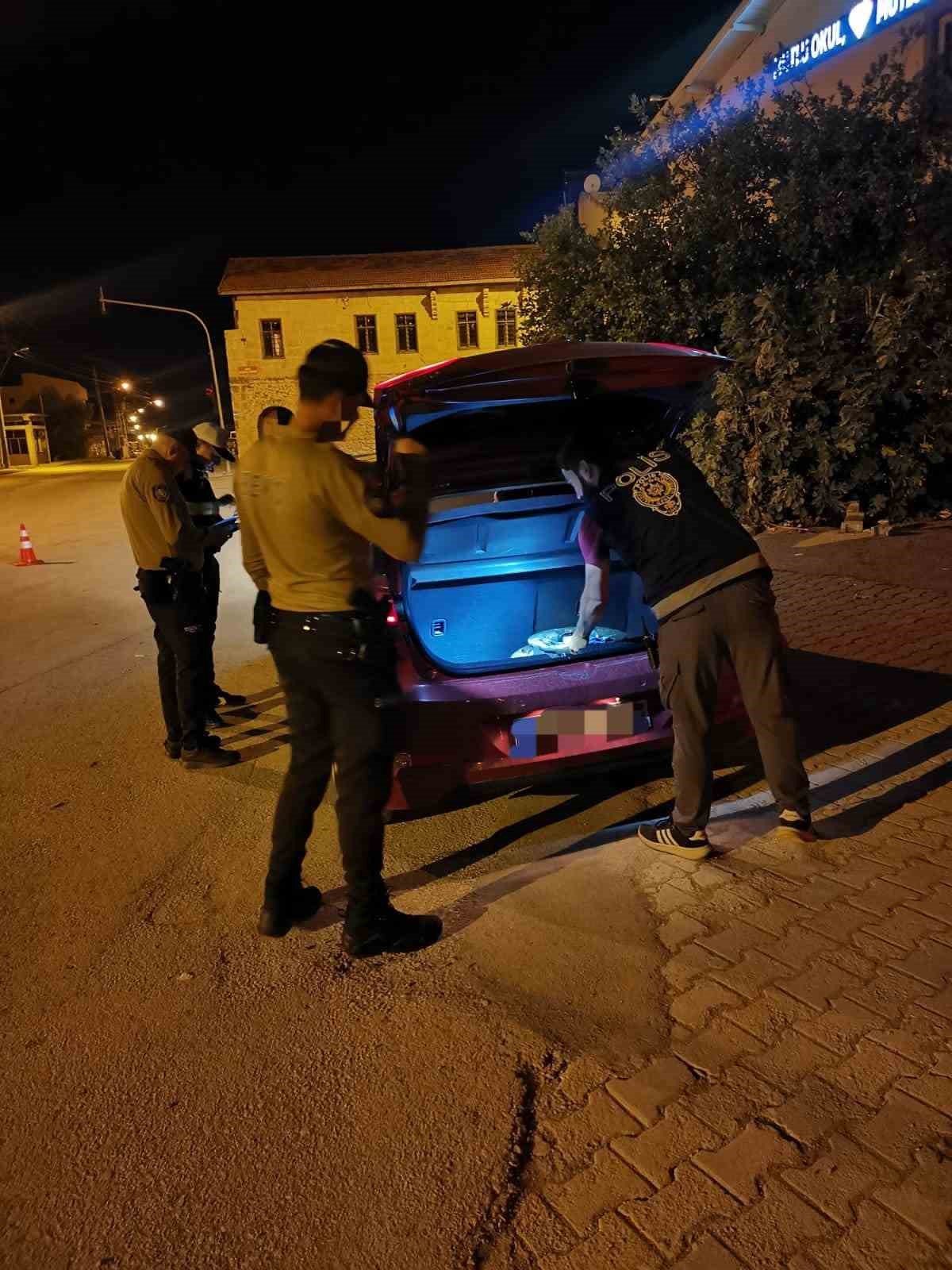 Kozan&rsquo;da modifiye ara&ccedil;lara ceza yağdı: 16 ara&ccedil; ve 11 motosiklet trafikten men edildi
