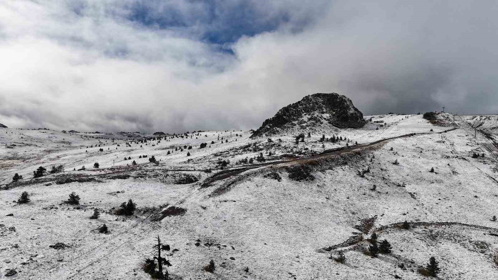 Bolu’nun yüksekleri beyaz örtüyle kaplandı