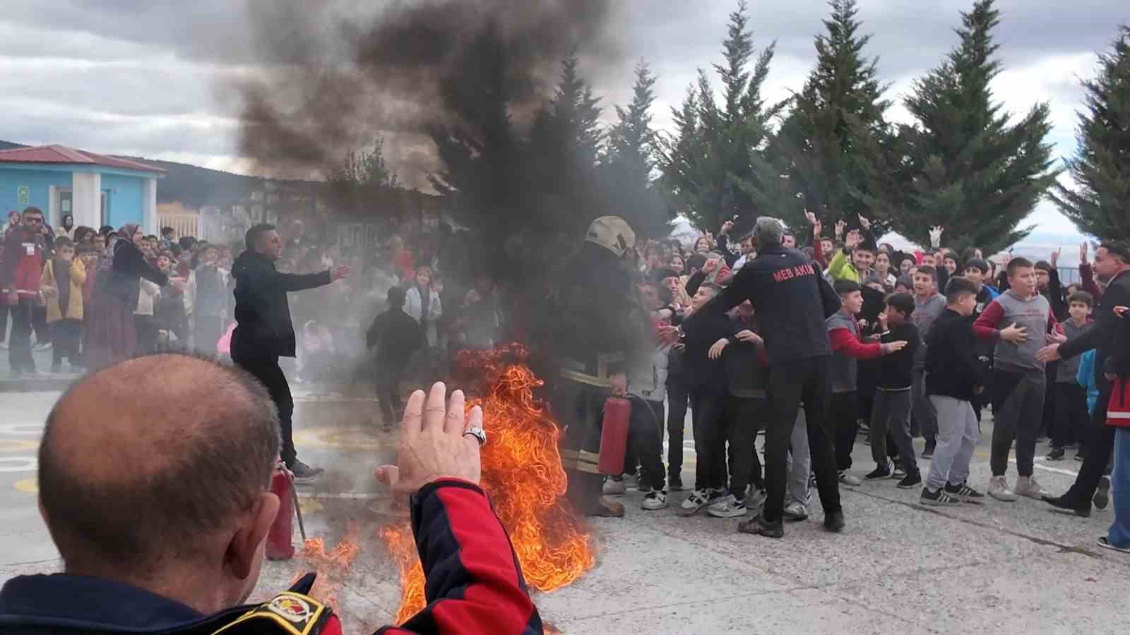 Afet tatbikatı gerçeği aratmadı