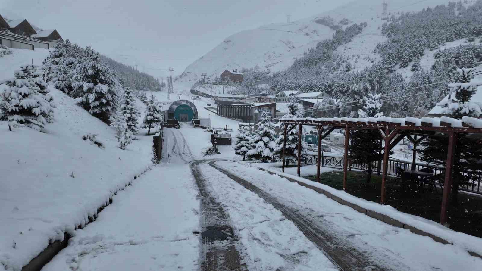 Palandöken beyaz gelinliğini giydi