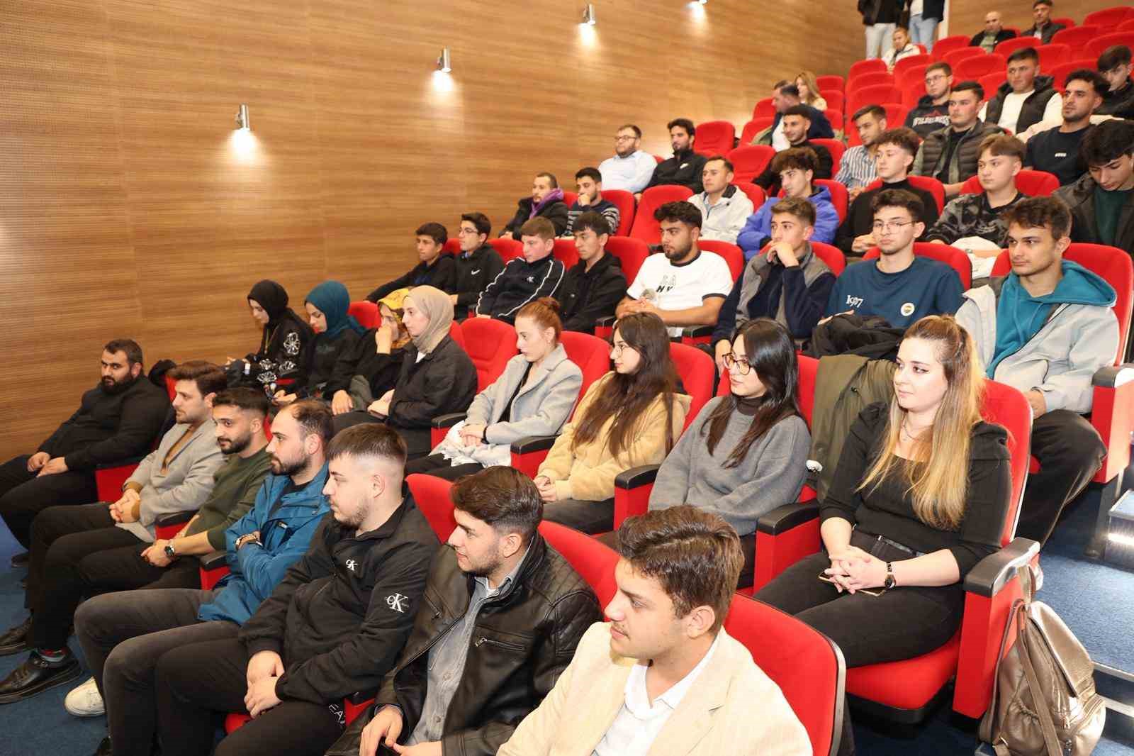 Başkan B&uuml;y&uuml;kg&ouml;z, gen&ccedil;lerle buluştu
