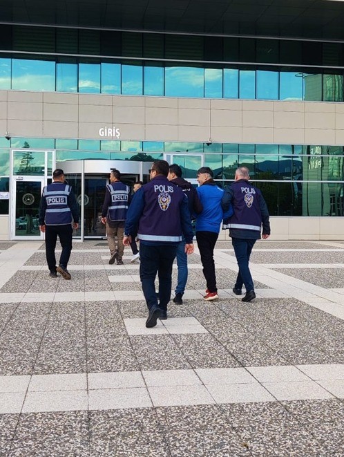 Bolu&rsquo;da &ccedil;eşitli su&ccedil;lardan aranan 4 kişi tutuklandı
