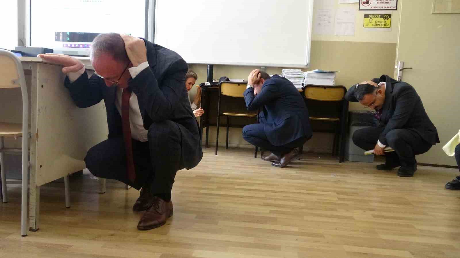 Antalya&rsquo;da deprem tahliye tatbikatı ger&ccedil;ekleştirildi
