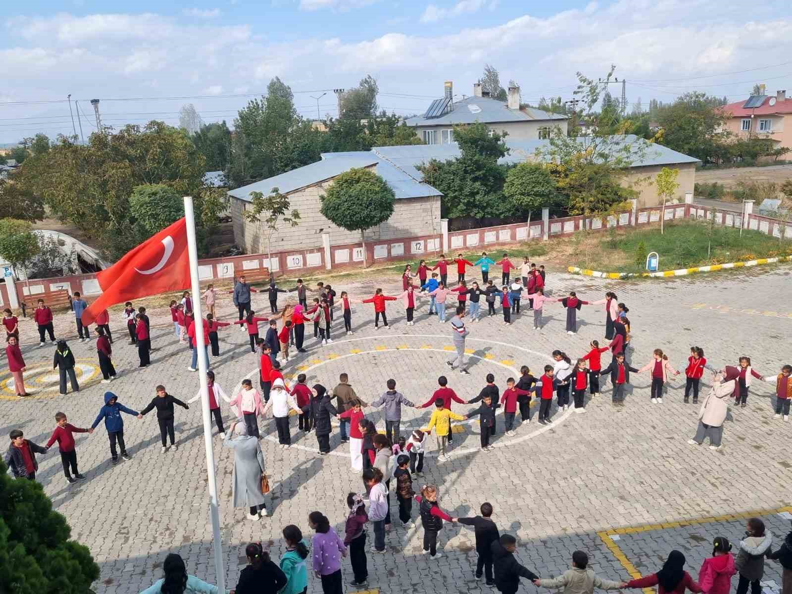 Van’da tüm okullarda eş zamanlı afet tatbikatı gerçekleştirildi