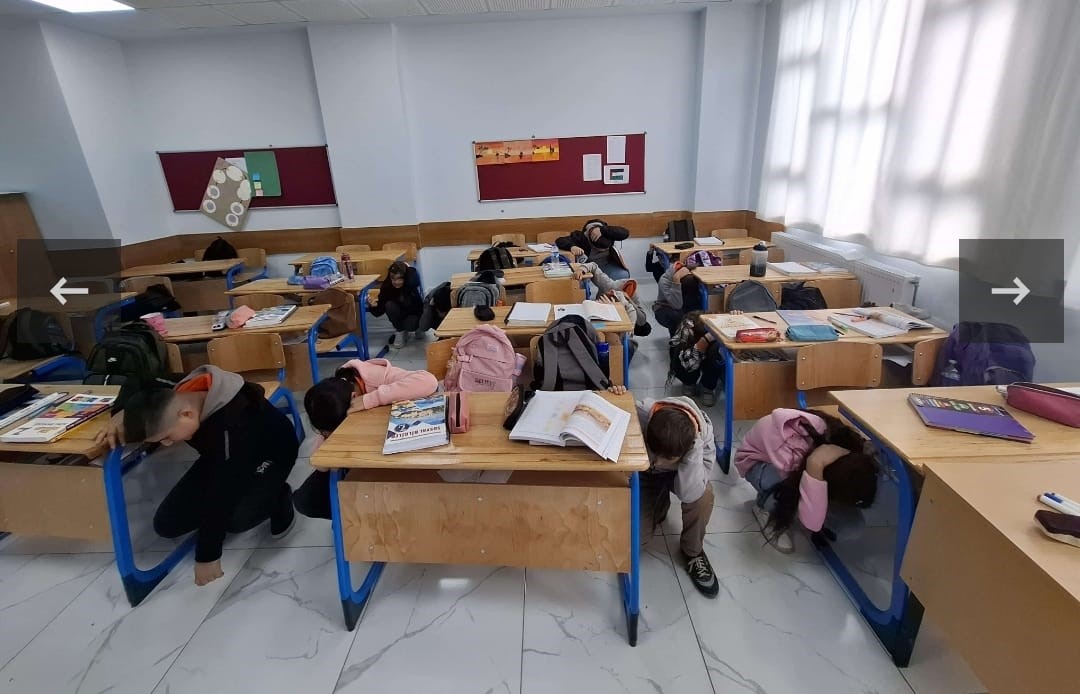 Van&rsquo;da t&uuml;m okullarda eş zamanlı afet tatbikatı ger&ccedil;ekleştirildi
