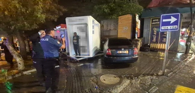 Muş’ta direksiyon başında sara nöbeti geçiren sürücü ATM’ye çarptı