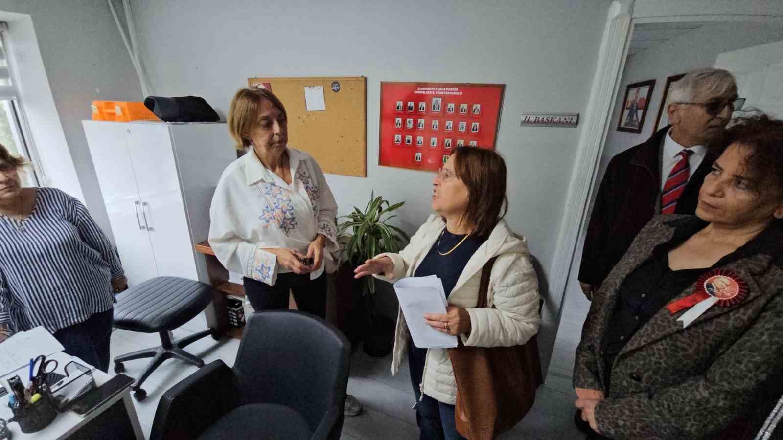 Zonguldak’ta CHP Merkez İlçe Kadın Kolları yöneticileri görevlerinden istifa etti