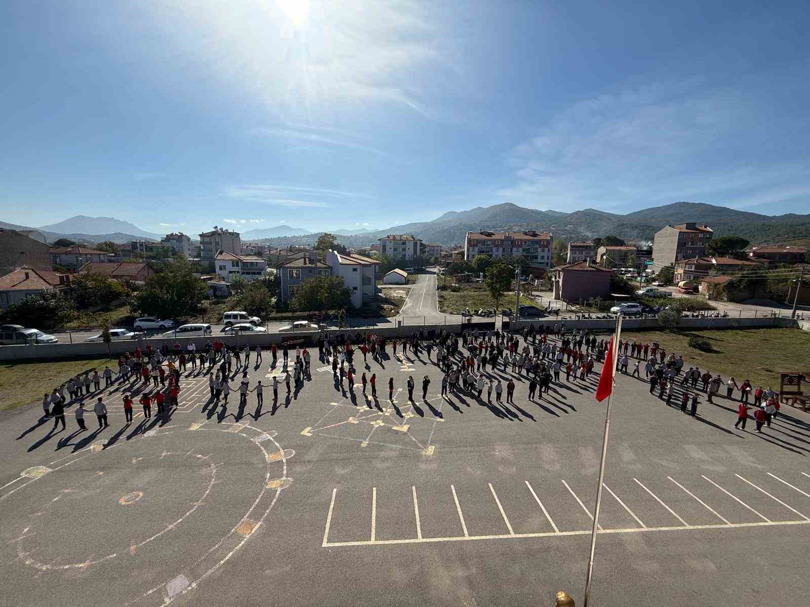 Balıkesir&rsquo;de okullarda deprem tatbikatı ger&ccedil;ekleştirildi
