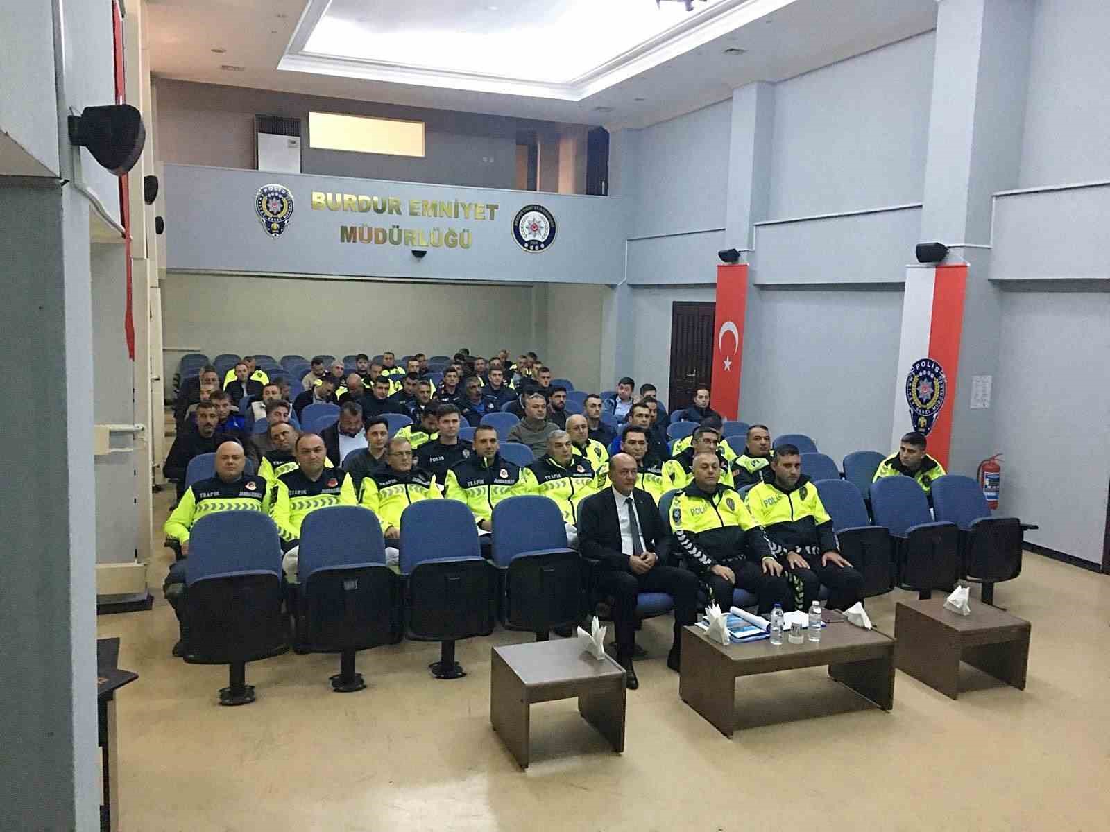 Trafik levhaları sadeleştirilecek