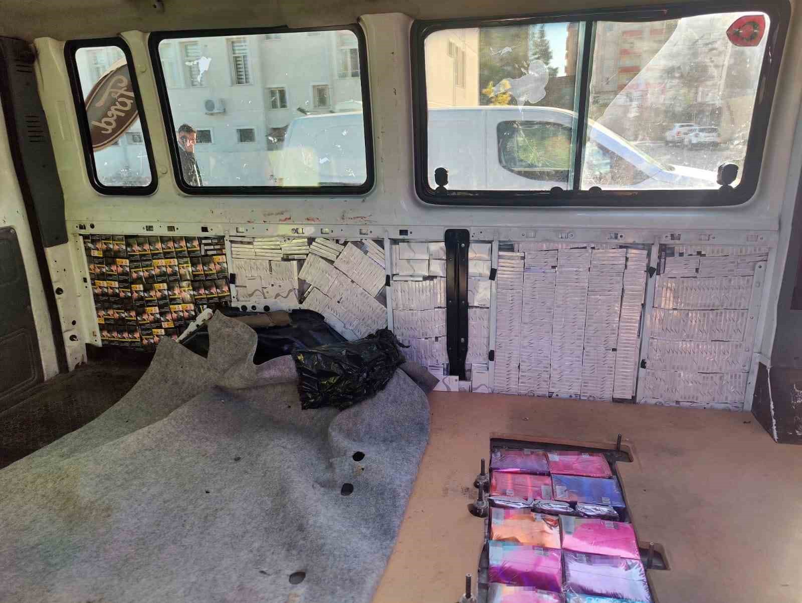 Midyat’ta minibüste 2 milyon liralık kaçak sigara operasyonu