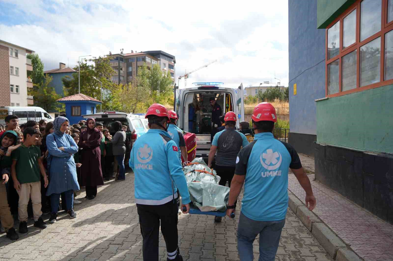 Muş&rsquo;ta okullarda eş zamanlı tahliye tatbikatı yapıldı
