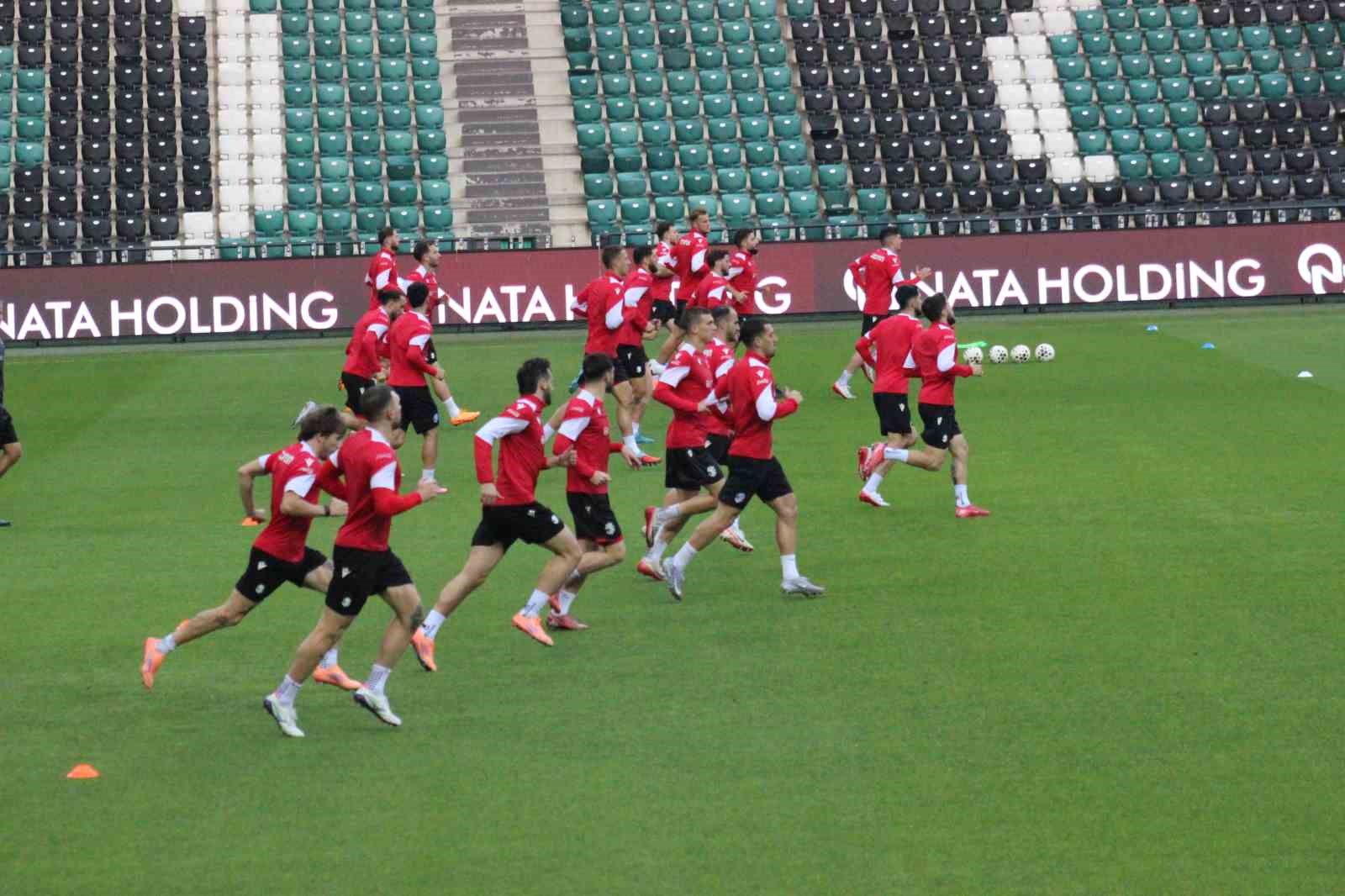 G&uuml;rcistan Milli Takımı, T&uuml;rkiye ma&ccedil;ı hazırlıklarını tamamladı
