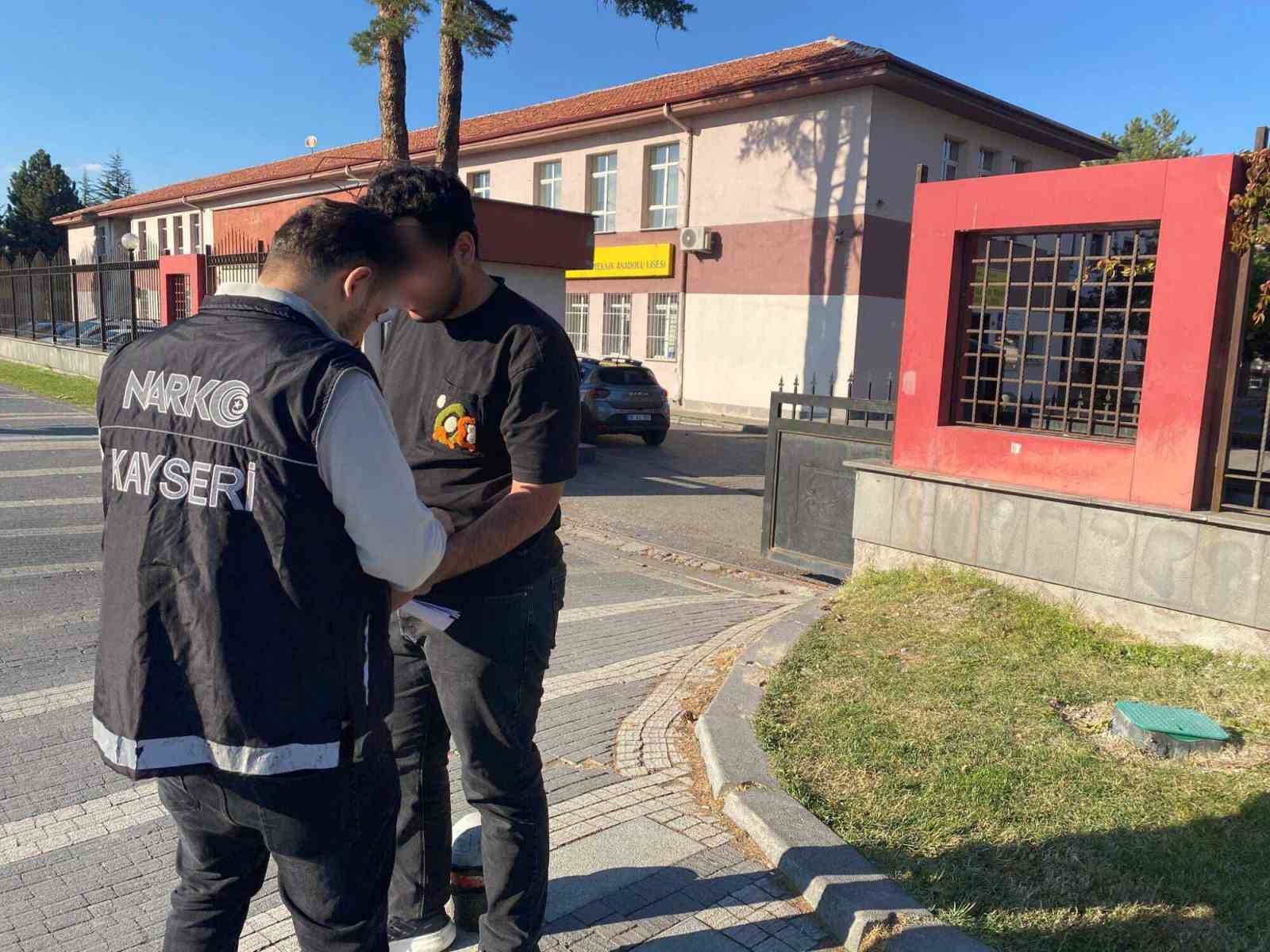 Narko-Okul uygulamasında 17 şahıs sorgulandı
