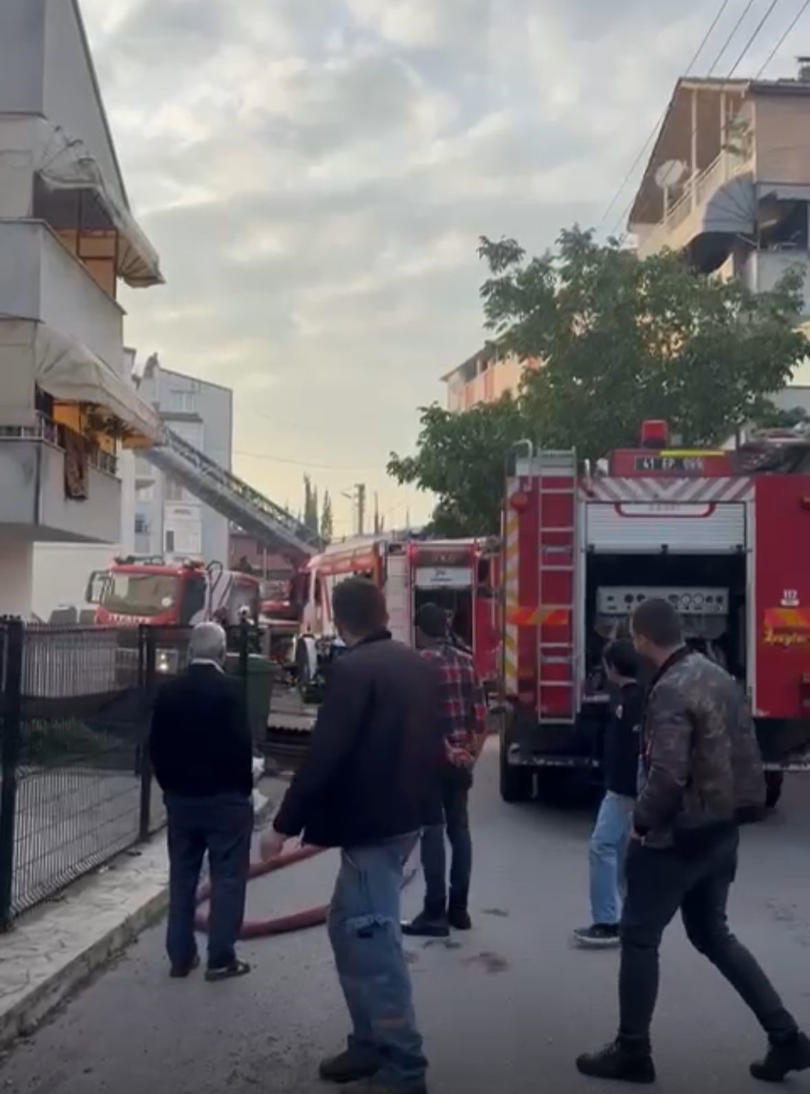 Kocaeli&rsquo;de &ccedil;atı yangını korkuttu
