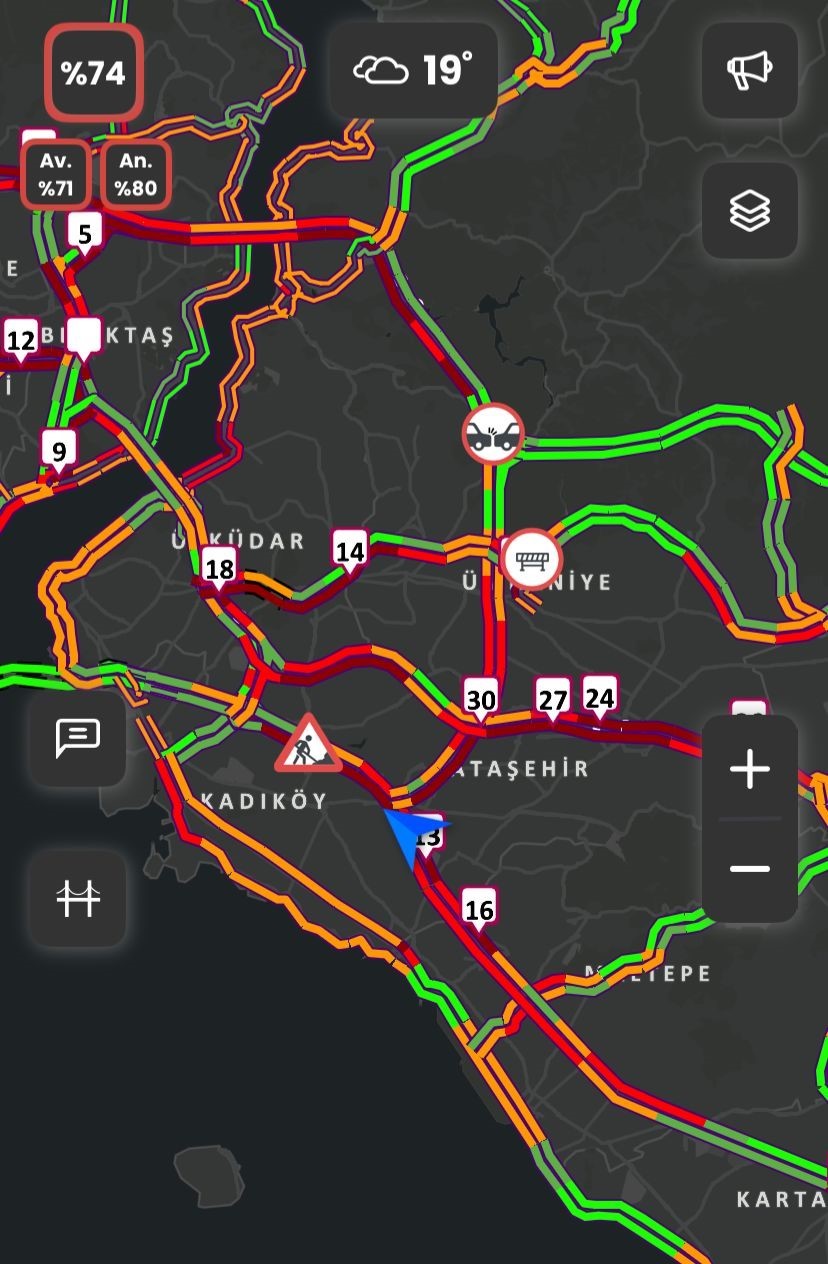Haftanın ilk mesai g&uuml;n&uuml;nde İstanbul trafiği kilitlendi
