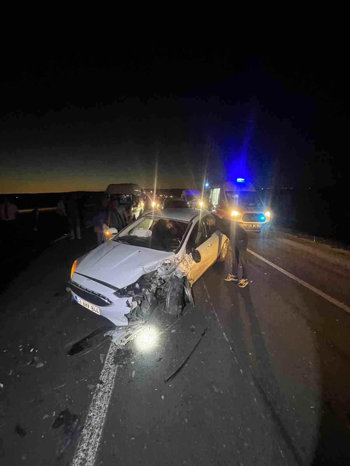 Batman’da iki araç kafa kafaya çarpıştı: 2 yaralı