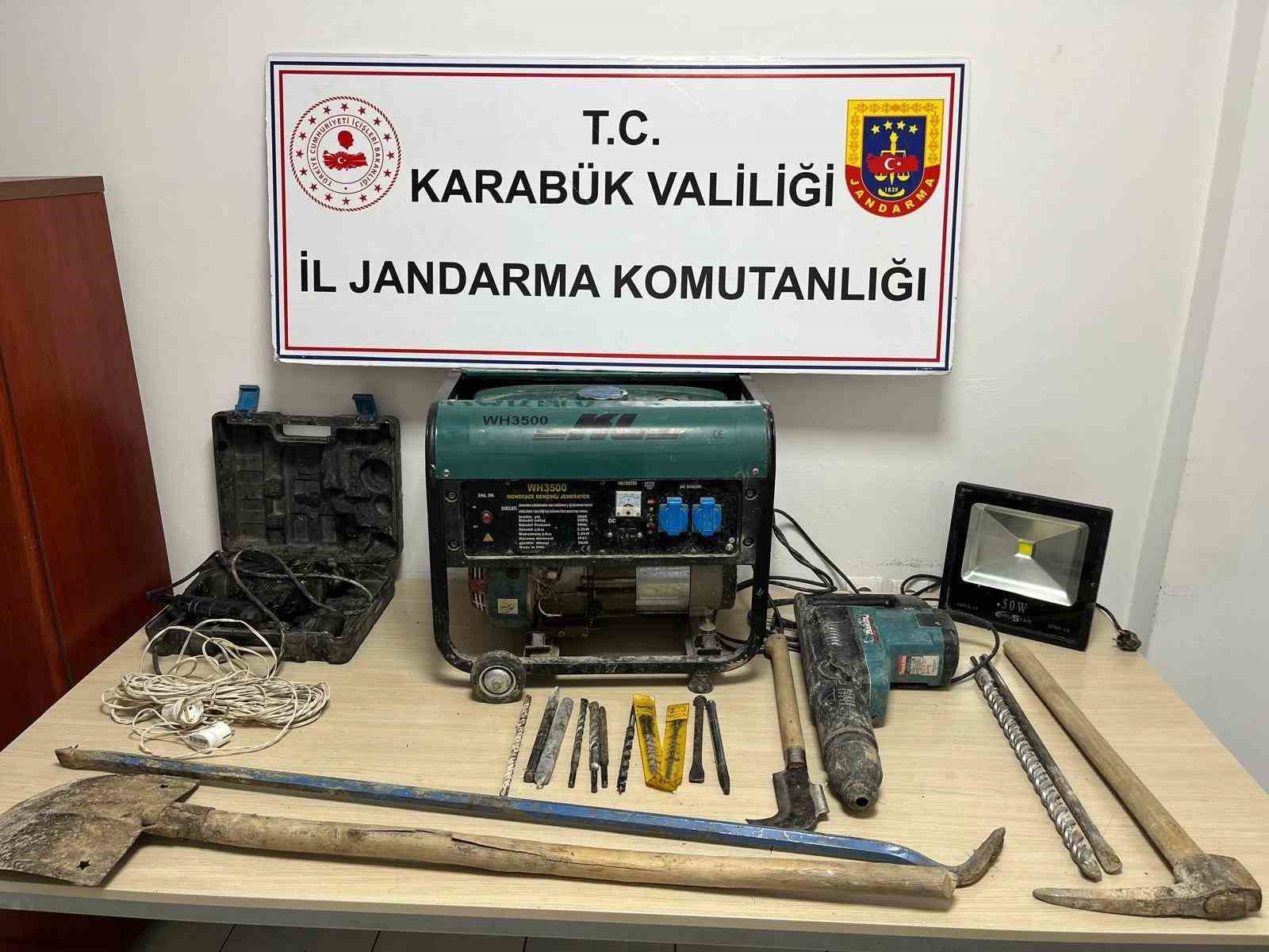 Karabük’te kaçak kazı yapan 4 kişi suçüstü yakalandı