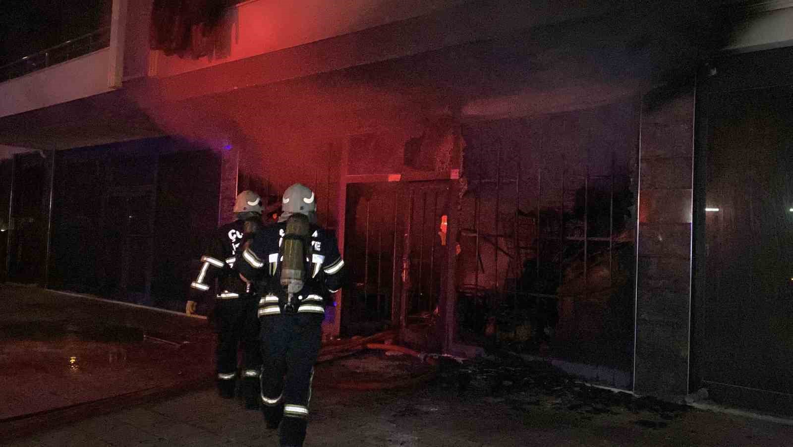 Çorum’da bir iş yerine ait depoda çıkan yangın korkuttu