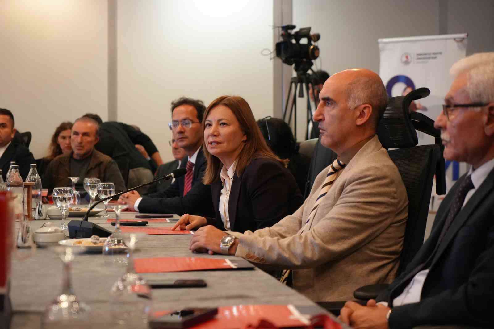 Rekt&ouml;r Aydın: "Hedefimiz uluslararasılaşma ve araştırma &uuml;niversitesi olmak"
