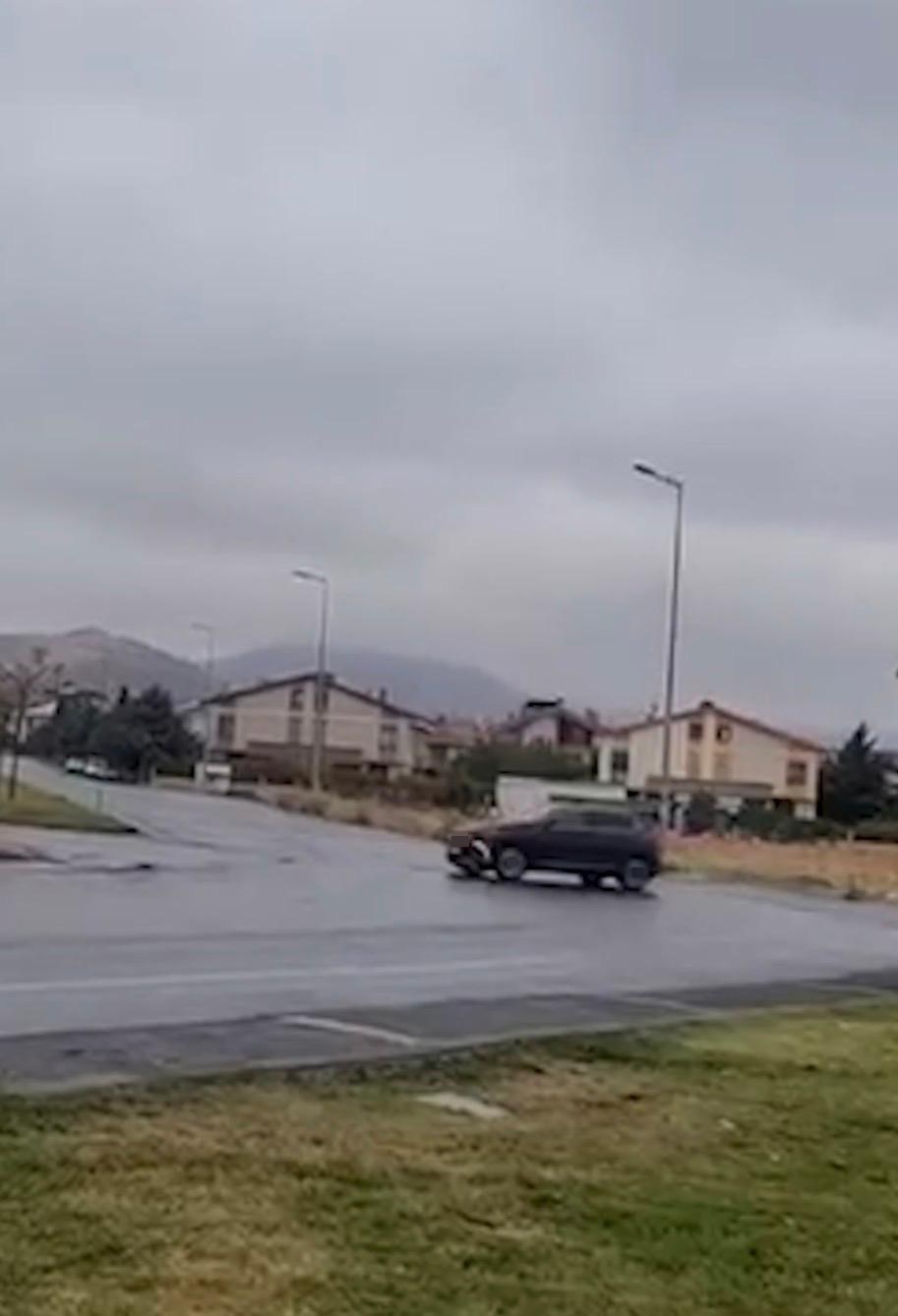 Sosyal medya paylaşımı ihbar sayıldı: Drift atan s&uuml;r&uuml;c&uuml;n&uuml;n ehliyetine 60 g&uuml;n el konuldu
