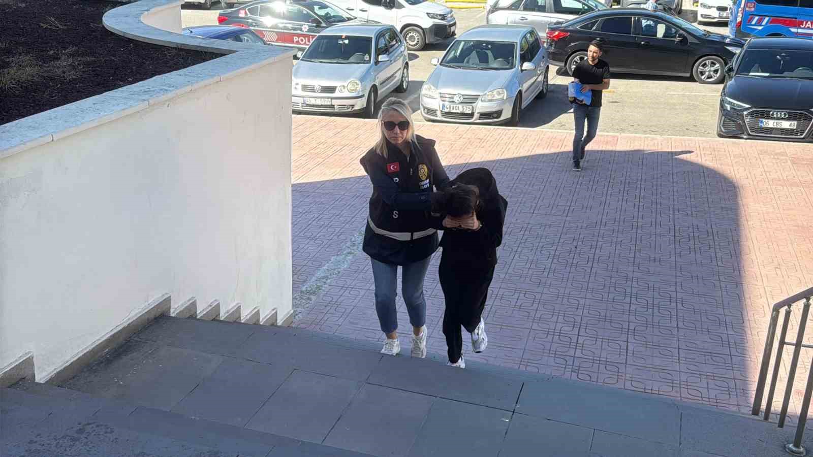 Doğurduğu bebeği terasa bırakan kadın tutuklandı