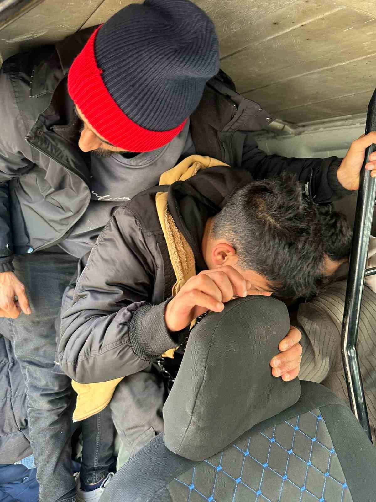 Kocaeli&rsquo;de g&ouml;&ccedil;men ka&ccedil;ak&ccedil;ılığı operasyonunda 1 kişi tutuklandı
