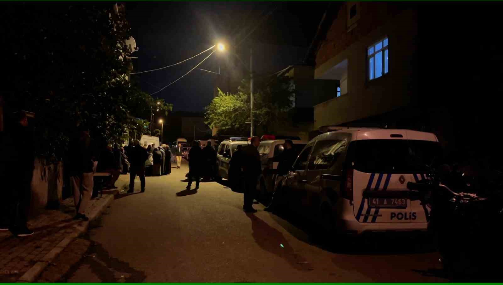 Aile içi tartışmada yanlışlıkla kızını vuran baba aynı silahla intihar etti
