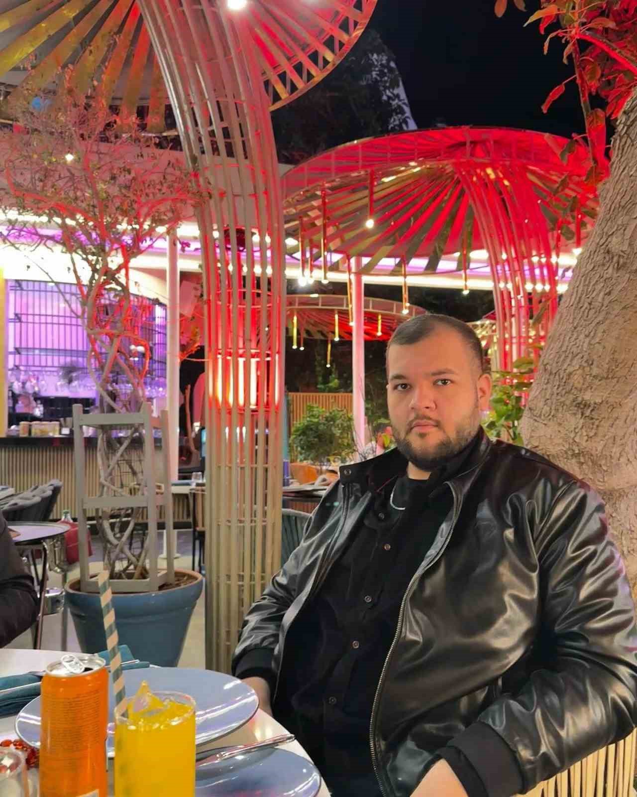 Ailesinin ve arkadaşlarının doğum g&uuml;n&uuml;n&uuml; kutlamak i&ccedil;in beklediği gen&ccedil;, trafik kazasında can verdi
