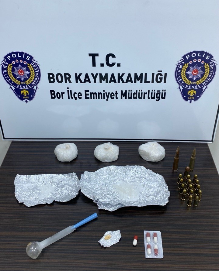 Bor&rsquo;da uyuşturucu operasyonu: 4 ş&uuml;pheli yakalandı, 1&rsquo;i tutuklandı

