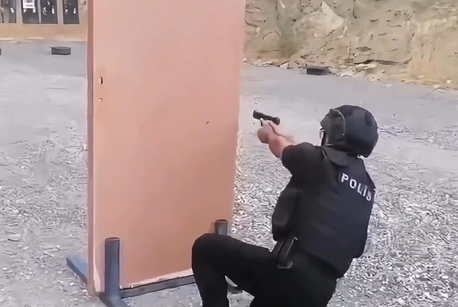 Bilecik&rsquo;te polise profesyonel m&uuml;dahale eğitimi
