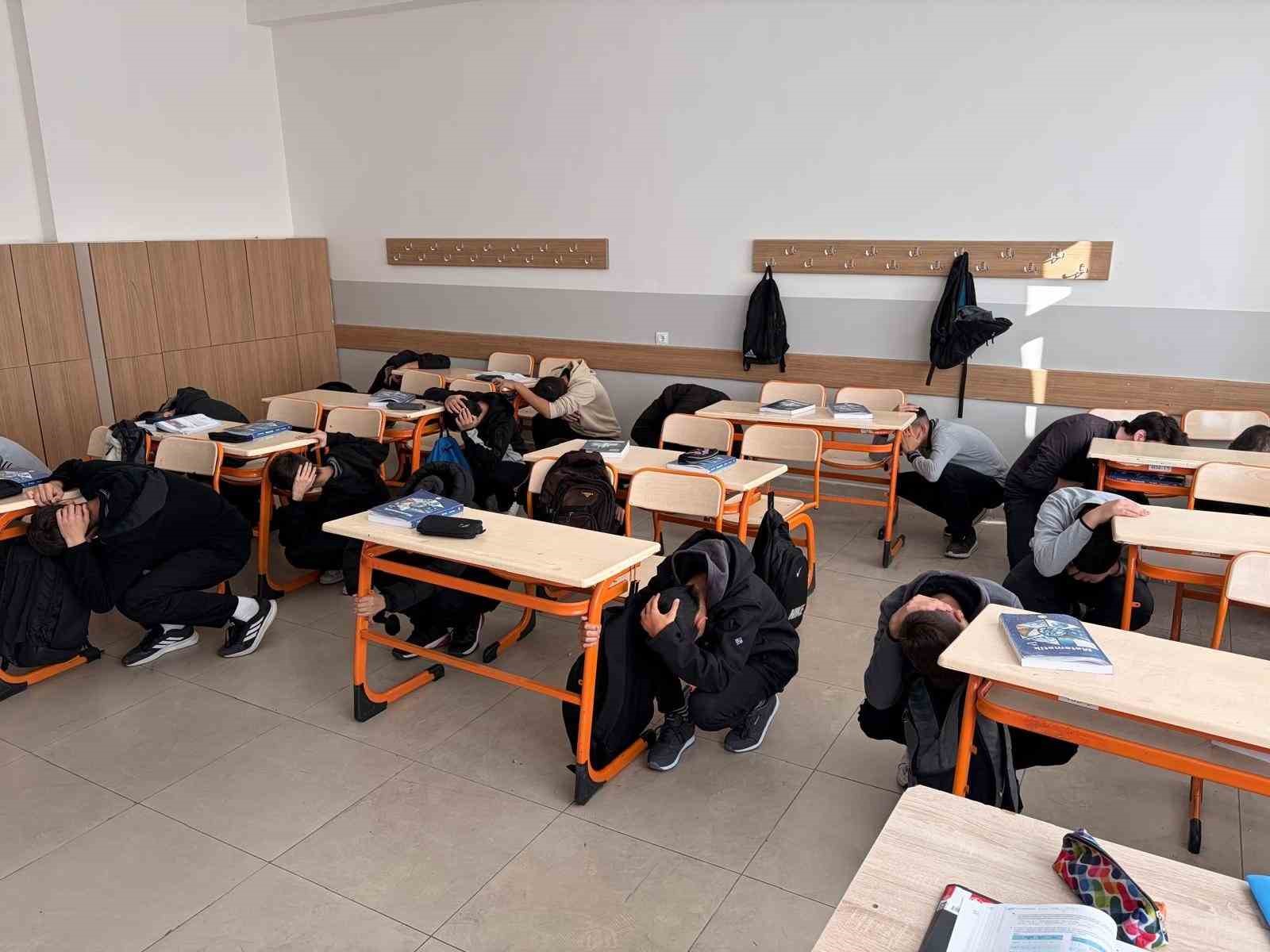 Kütahya’da tüm okullarda eş zamanlı deprem tatbikatı