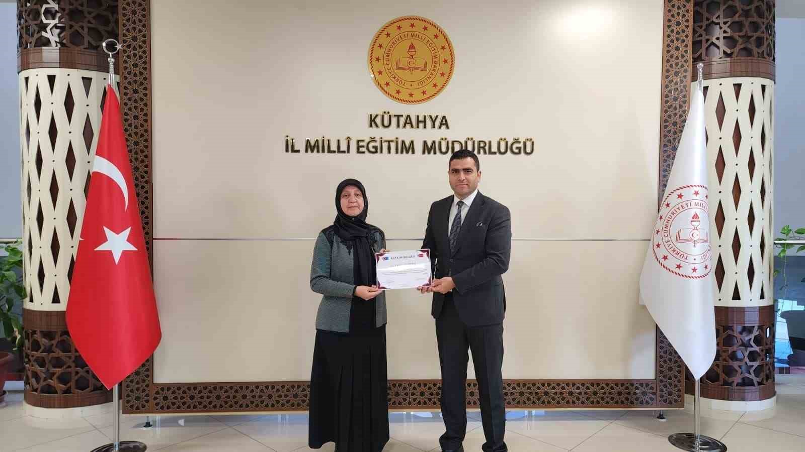 K&uuml;tahya&rsquo;da Erasmus projesi katılımcılarına belgeleri takdim edildi
