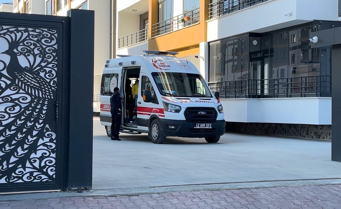 Silahla oynarken kendini yaraladı