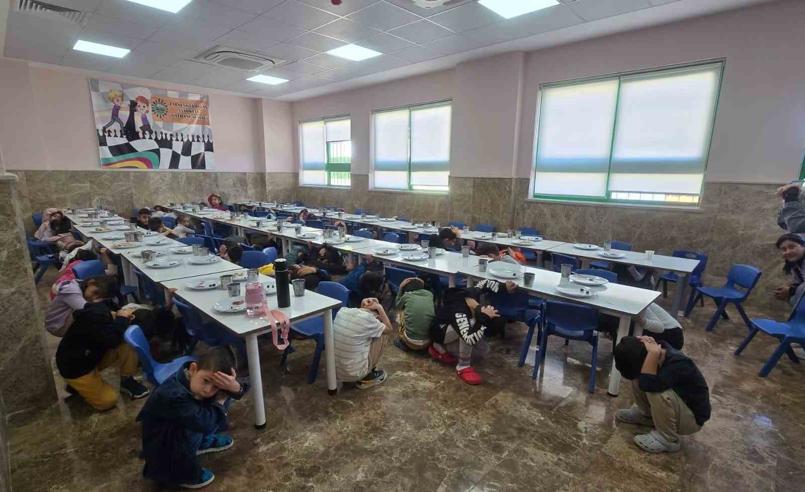 Mersinde tm okullarda e zamanl afet tatbikat gerekletirildi
