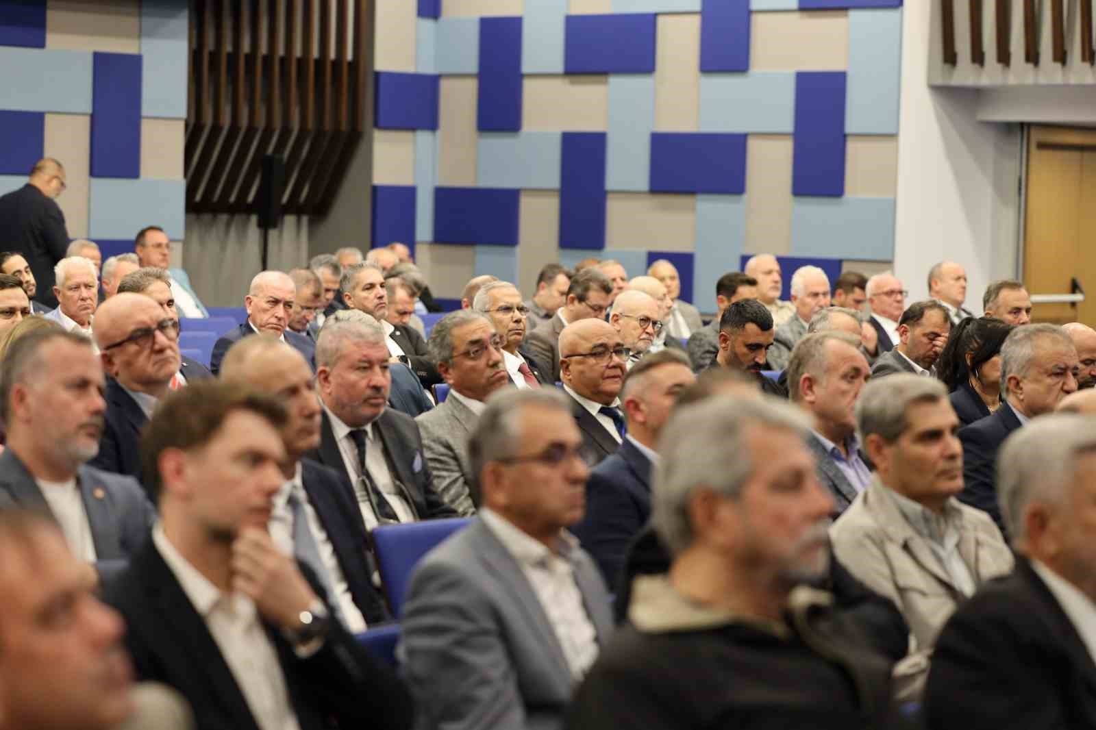 Sektörlerin çözüm bekleyen konuları İZTO’da görüşüldü 3 Sektörlerin çözüm bekleyen konuları İZTO’da görüşüldü