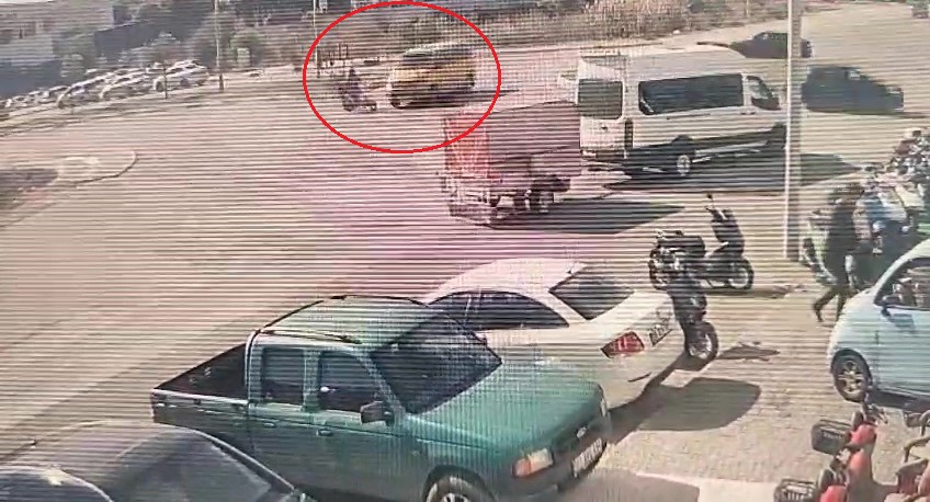 Antalya&rsquo;da taksi ile &ccedil;arpışan motosikletli yaralandı
