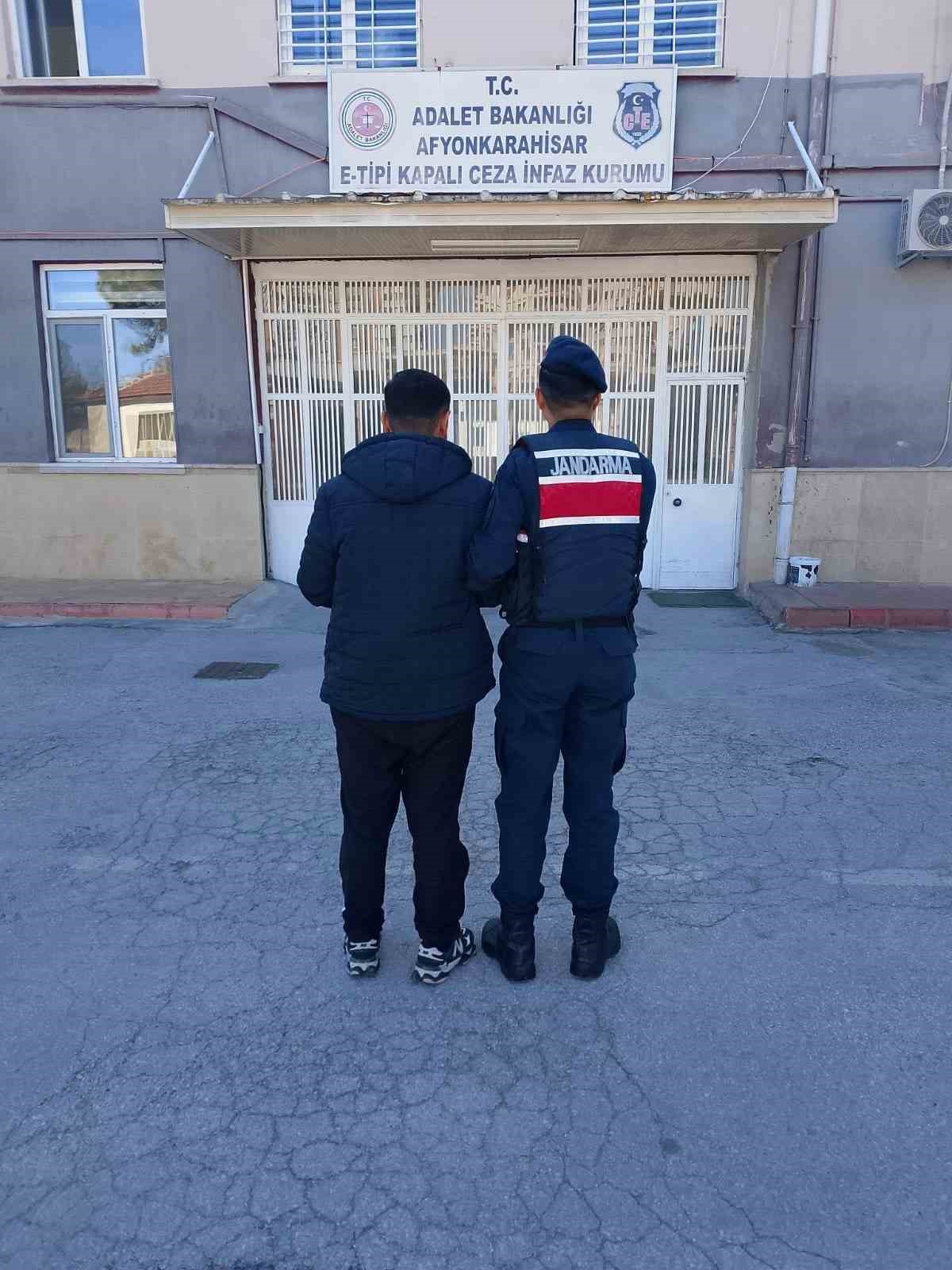 Jandarma 16 yıl hapis cezasıyla aranan şahsı yakaladı