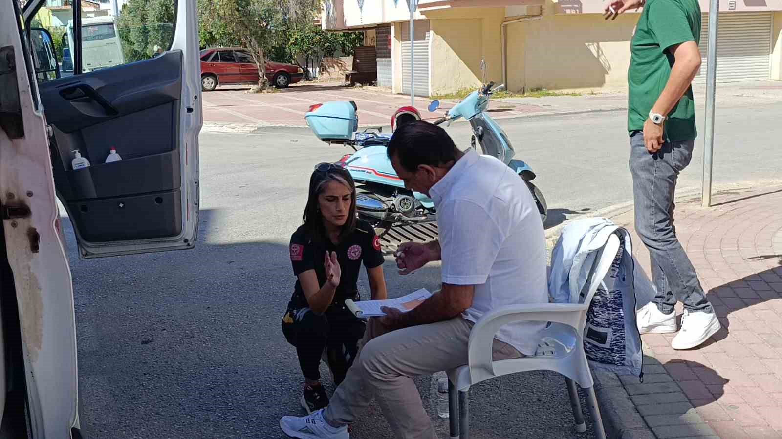 Kazada yaralanan motosikletli ilk yardım sonrası hastaneye gitmek istemedi
